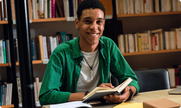 Estudiante sonriendo