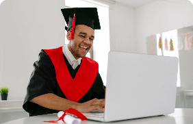 Estudiante sonriendo