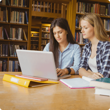 Estudiantes en el computador