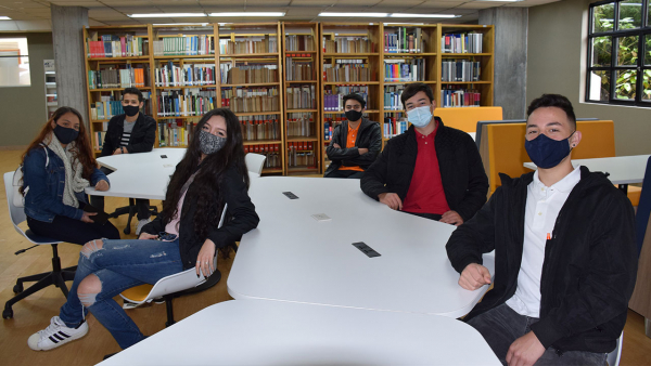42 años, Universidad Autónoma de Manizales (1) 42 años, Universidad Autónoma de Manizales (1)