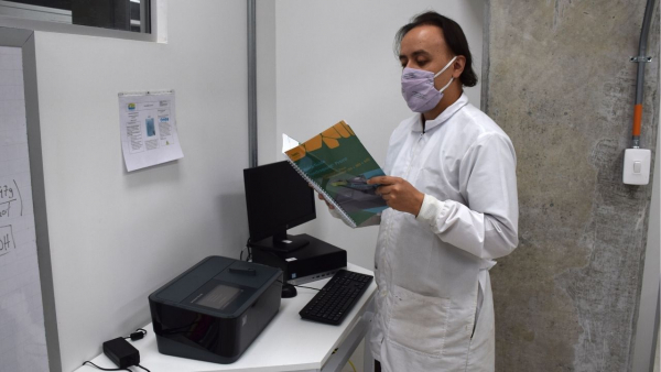 Equipo de ingeniería - Espectrofotómetro UV-Vis Equipo de ingeniería - Espectrofotómetro UV-Vis