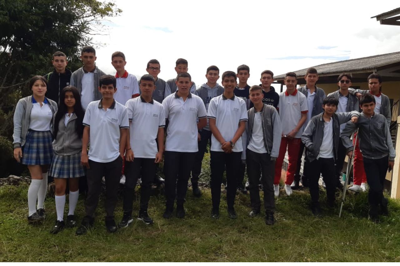 estudiantes de grado décimo de la Institución Educativa Pensilvania