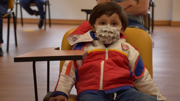 niños- Aplicación de barniz de flúor - niños- Aplicación de barniz de flúor -