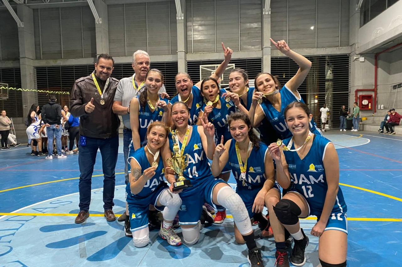 El Equipo de Baloncesto Femenino se coronó campeón de los Juegos Universitarios que se disputaron en Manizales. El Equipo de Baloncesto Femenino se coronó campeón de los Juegos Universitarios que se disputaron en Manizales.
