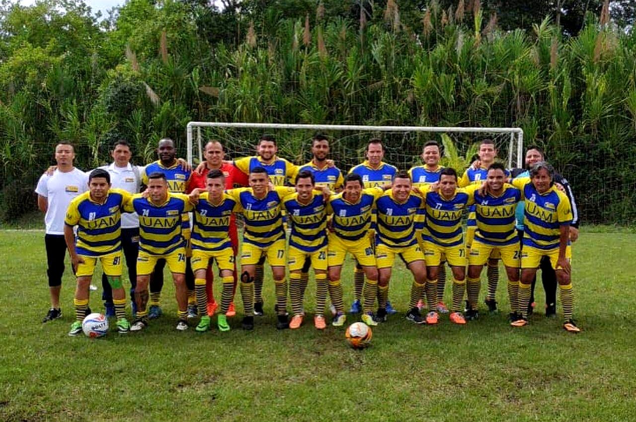 Equipo de fútbol de funcionarios se destaca en el ámbito local Equipo de fútbol de funcionarios se destaca en el ámbito local
