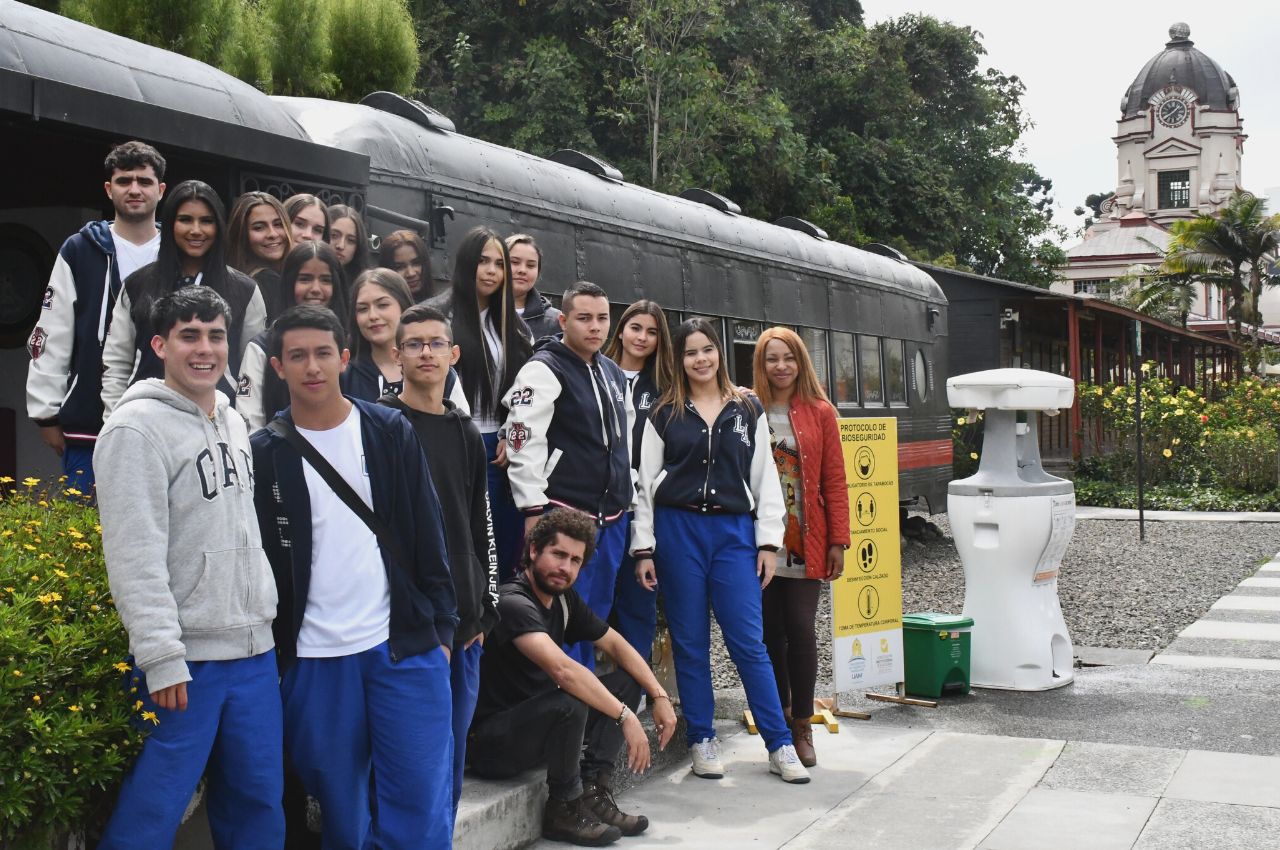 Colegio Los Ángeles de Armenia visita la UAM Colegio Los Ángeles de Armenia visita la UAM