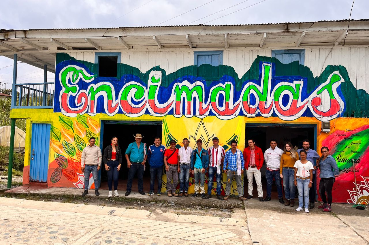 Docentes UAM forman en veedurías comunales y participación ciudadana en Encimadas, Samaná. 