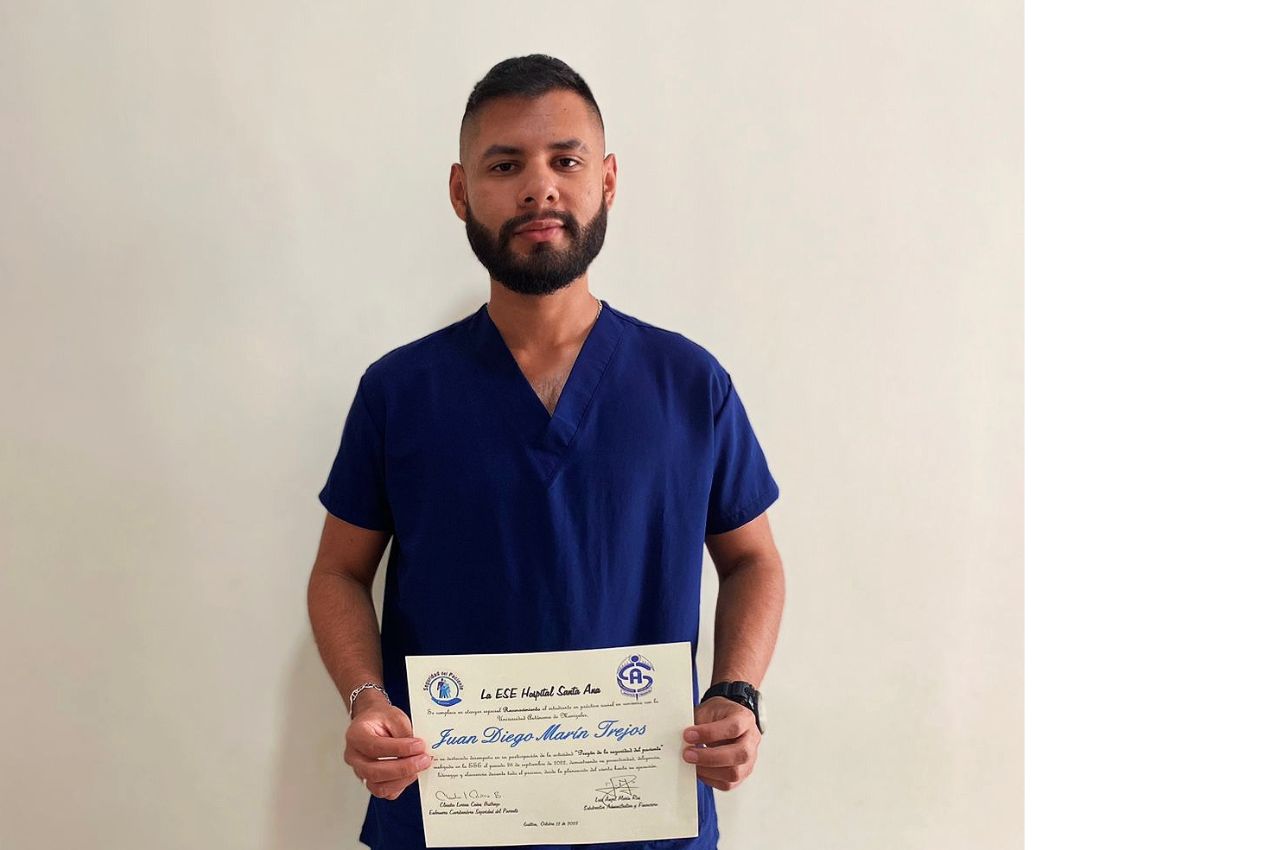 Reconocimiento del Hospital Santa Ana de Guática a estudiante UAM