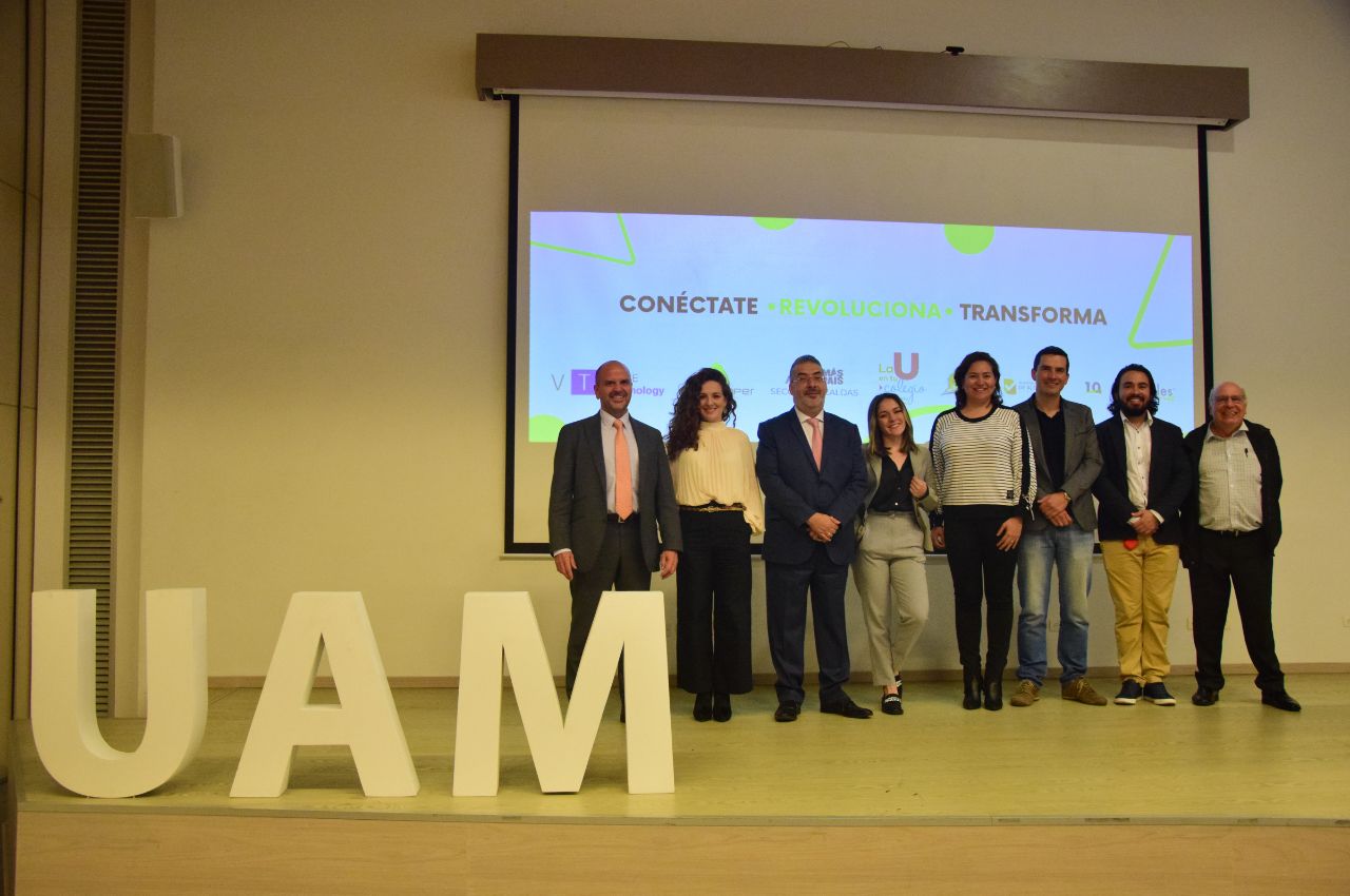 Industria 4.0: Conéctate, revoluciona, transforma Industria 4.0: Conéctate, revoluciona, transforma