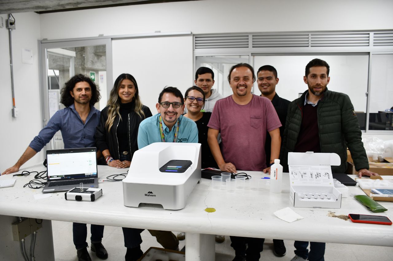 Biofábricas entrega a la UAM equipo DLS para analizar partículas Biofábricas entrega a la UAM equipo DLS para analizar partículas