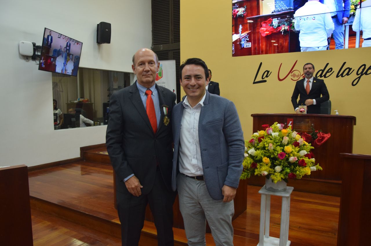 Concejo de Manizales condecora a la UAM Concejo de Manizales condecora a la UAM