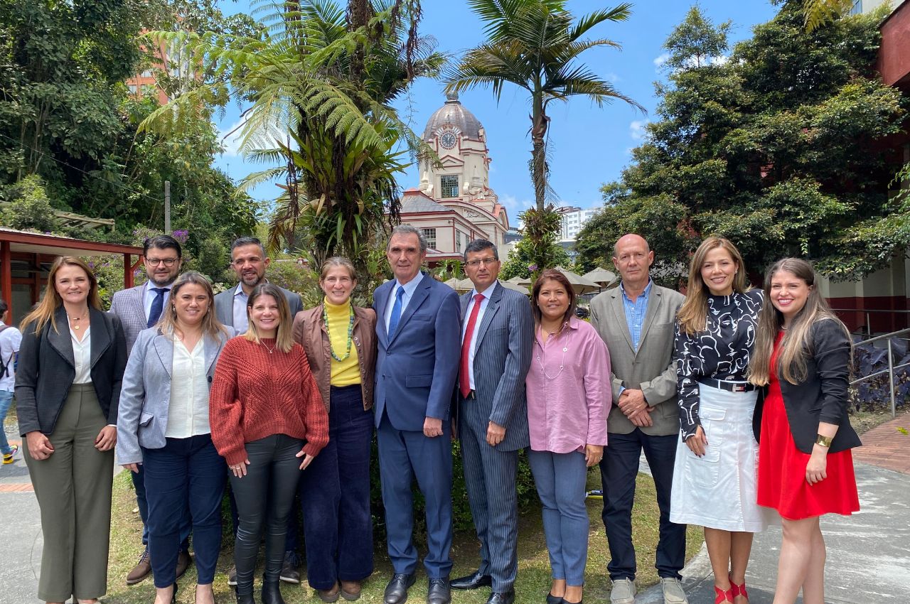 Se oficializa convenio de cooperación entre Seguros Sura y la UAM Se oficializa convenio de cooperación entre Seguros Sura y la UAM
