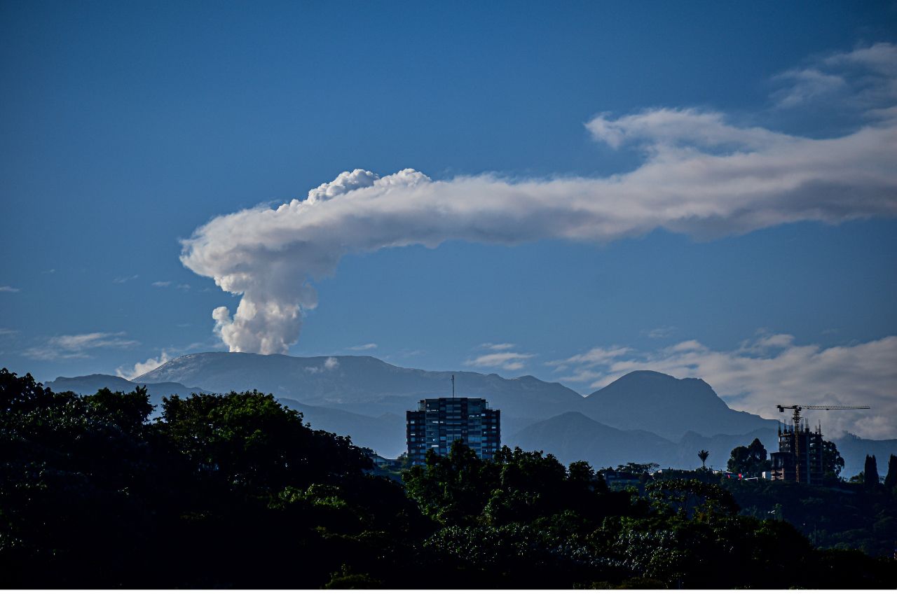 Medidas UAM Ante una Posible Erupción del Volcán Nevado del Ruiz Medidas UAM Ante una Posible Erupción del Volcán Nevado del Ruiz