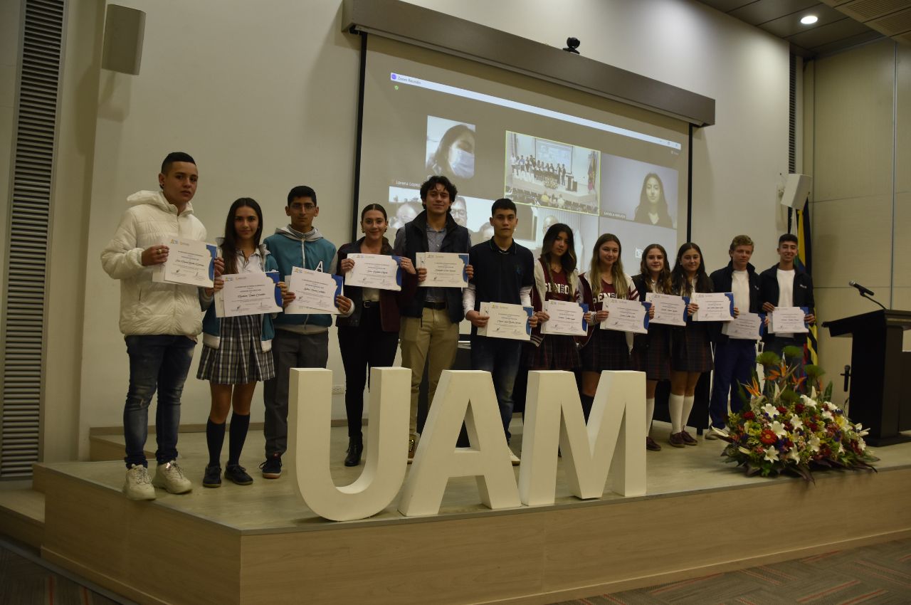 Bachilleres excelencia del país reciben becas de la UAM Bachilleres excelencia del país reciben becas de la UAM