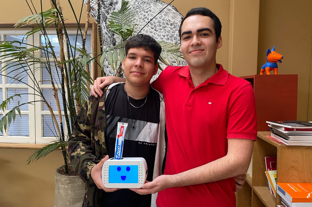 Estudiantes UAM diseñan robot para el cuidado oral de los niños Estudiantes UAM diseñan robot para el cuidado oral de los niños