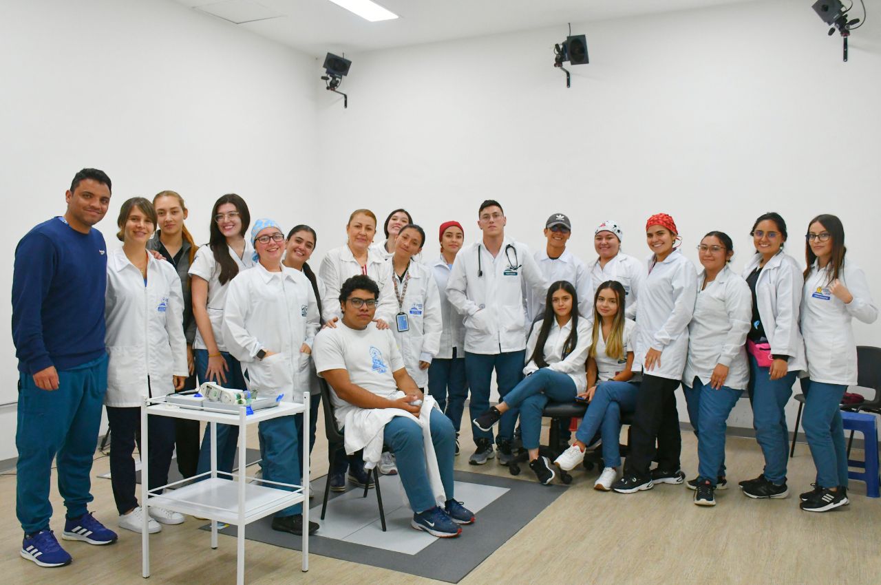 Determinando la fuerza de los músculos respiratorios: una práctica en el laboratorio de análisis de movimiento Determinando la fuerza de los músculos respiratorios: una práctica en el laboratorio de análisis de movimiento