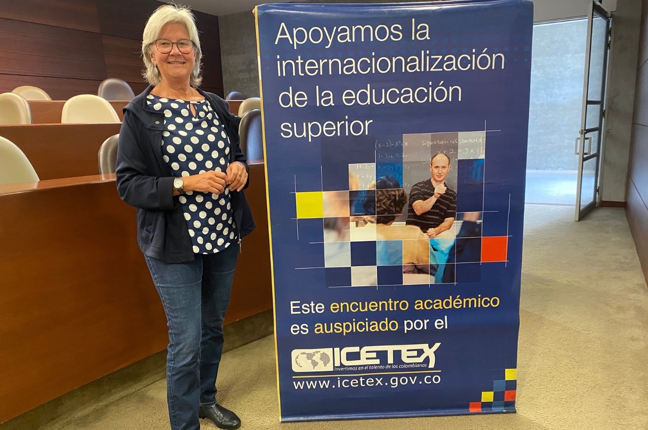 Docente internacional expone sobre Cooperación Internacional Docente internacional expone sobre Cooperación Internacional