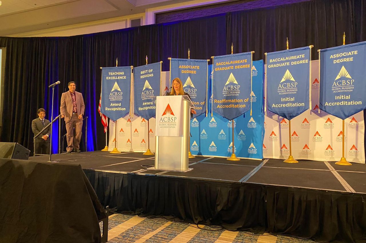 Graduada UAM gana premio de excelencia docente en América Latina Graduada UAM gana premio de excelencia docente en América Latina
