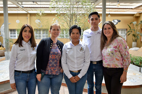 Pasantes méxicanos con la maestria en desarrollo regional Pasantes méxicanos con la maestria en desarrollo regional