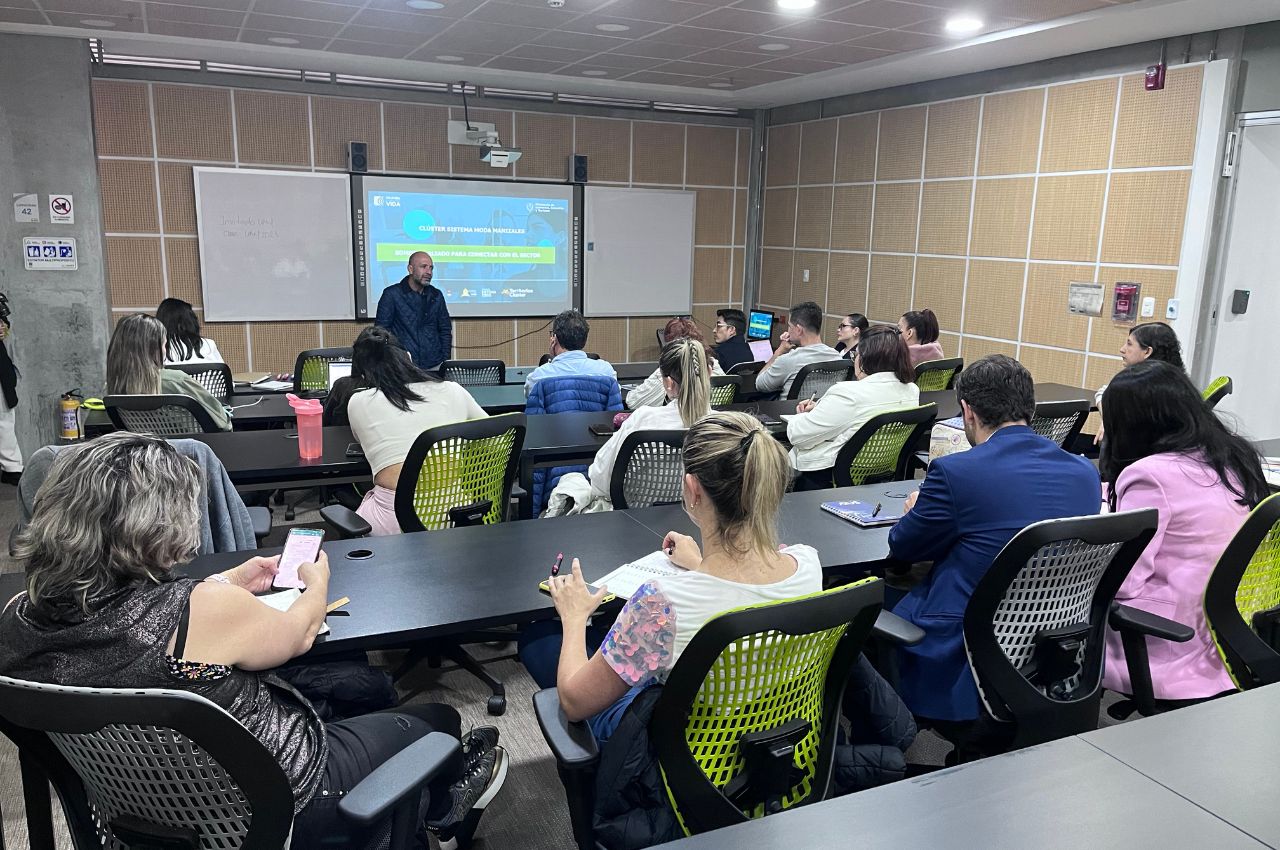 Proyecto del "Clúster Sistema Moda" en Manizales: Impulso a la Competitividad Empresarial Proyecto del "Clúster Sistema Moda" en Manizales: Impulso a la Competitividad Empresarial