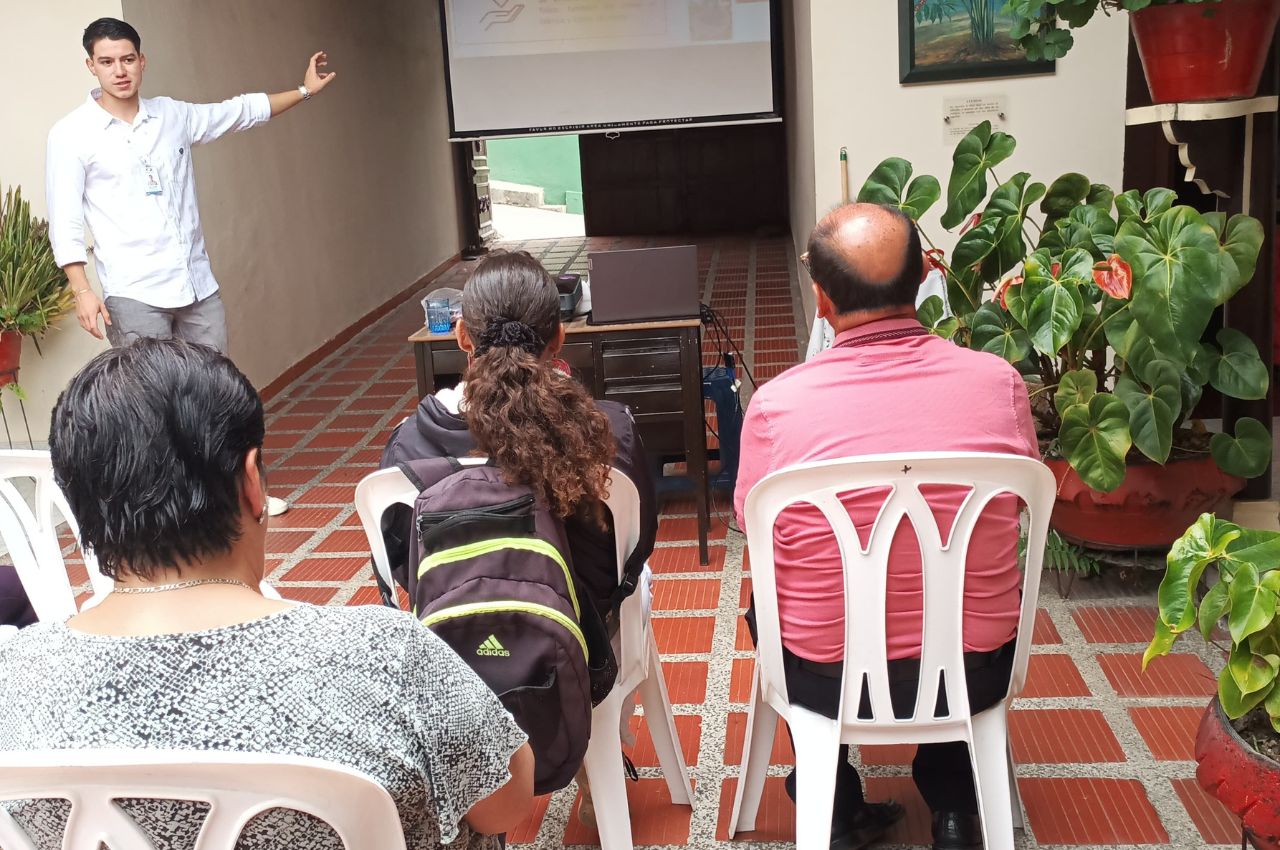 Estudiante de Diseño Industrial impulsa el desarrollo empresarial en Aguadas y Pácora.