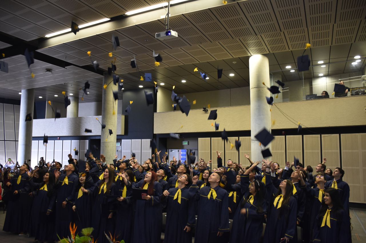 Un logro para los graduados del programa “La Universidad en Tu Colegio”. Un logro para los graduados del programa “La Universidad en Tu Colegio”.