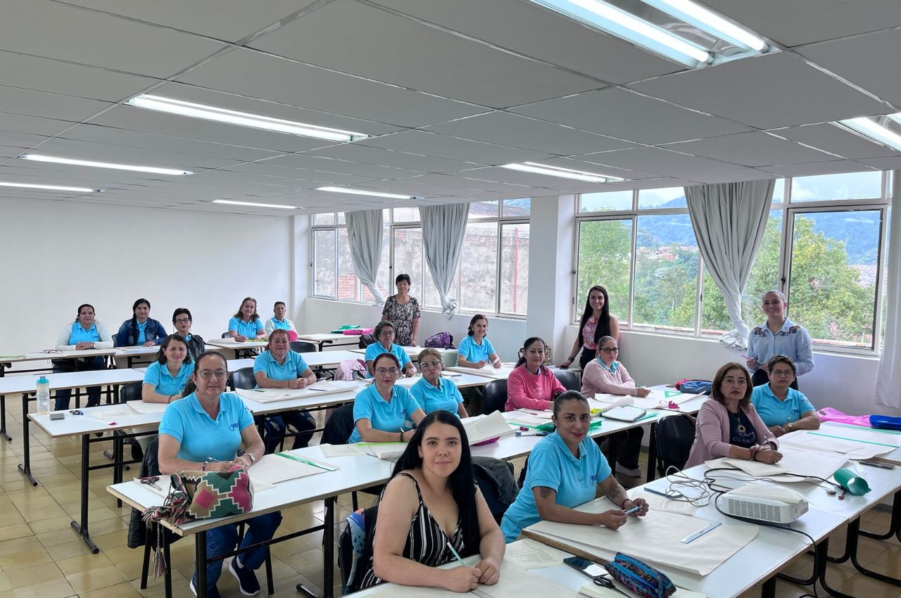 Mujeres que fluyen: Empoderamiento femenino y economía circular en Manizales.