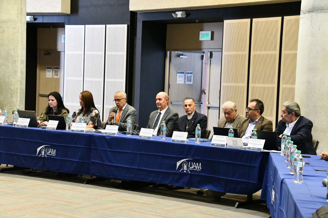 Visita de pares académicos con fines de renovación de Acreditación Institucional. En el Auditorio Mario Calderón Rivera se reunieron los 6 pares académicos que evaluaron a la institución para su proceso de renovación de Acreditación Institucional.