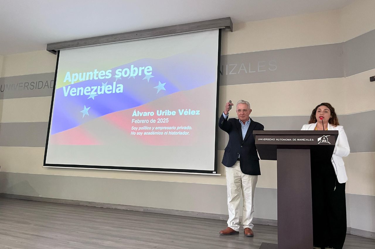 El Expresidente Álvaro Uribe Vélez visitó la UAM. Expresidente Álvaro Uribe Vélez dictó conferencia sobre Venezuela en la UAM