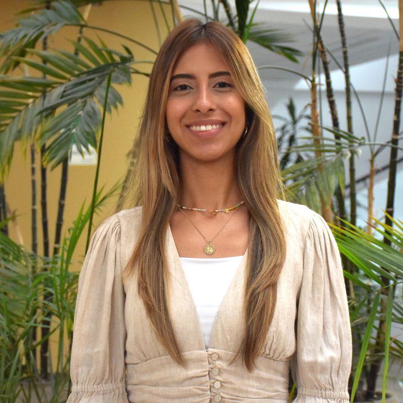 Geraldine Santa Acosta, Analista programa Delfín