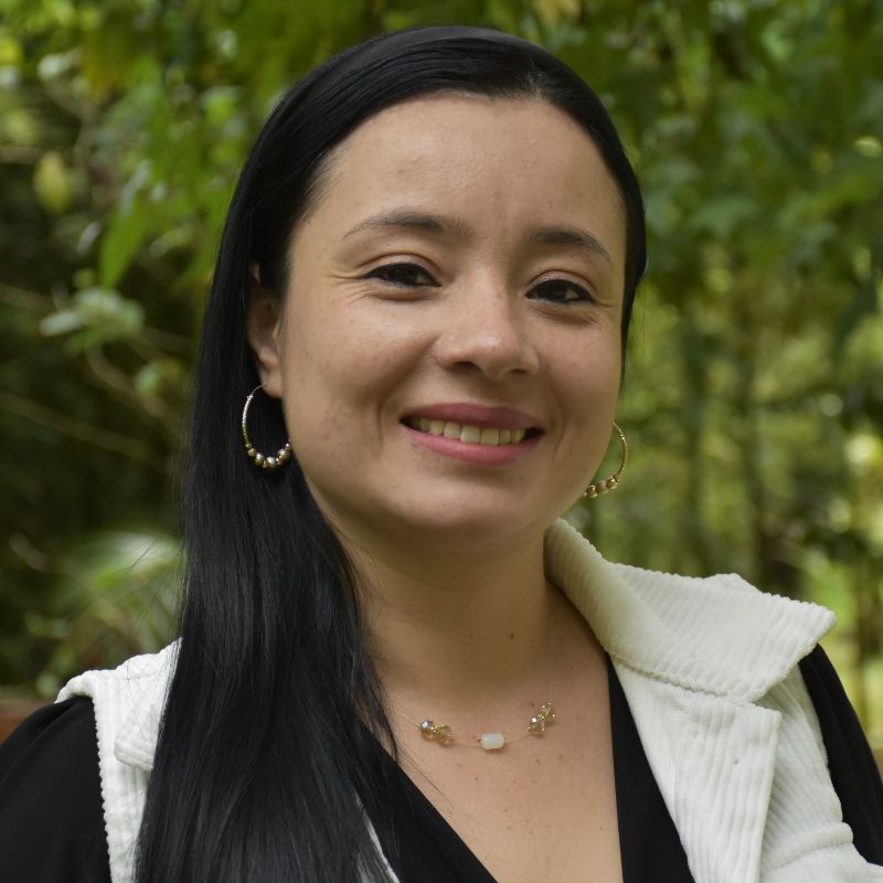 Sandra Milena Corrales Orozco, auxiliar biblioteca