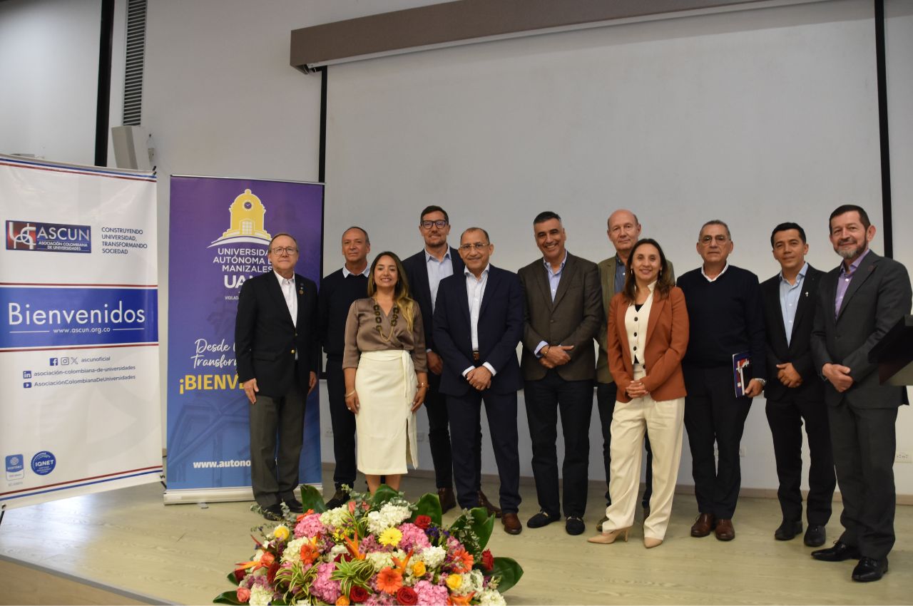 La UAM fue la sede de la V Sesión del Consejo Directivo de ASCUN. Representantes UAM y ASCUN en V consejo directivo