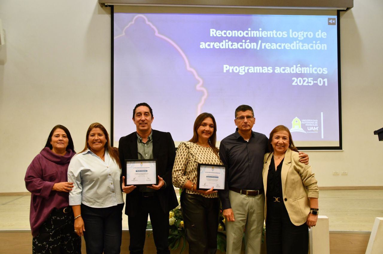 Diseño Industrial y Maestría en Discapacidad UAM celebran su acreditación Decanos y coordinadores de Diseño industrial y maestría en discapacidad reciben acreditación