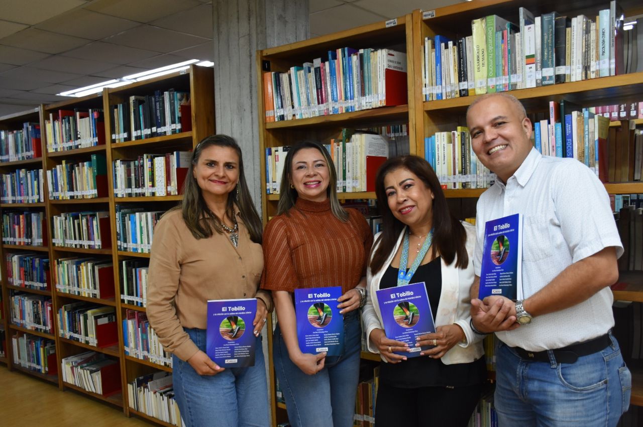 Lina María Montealegre Mesa, docente UAM, participó en la Filbo 2025. Docentes UAM en La Filbo 2025