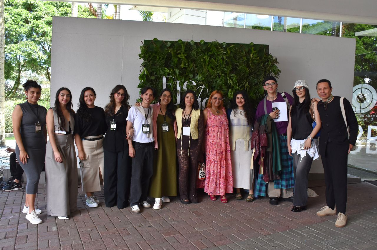 Estudiantes UAM brillan en Eje Moda 2025 Docentes y estudiantes en Eje Moda 2025