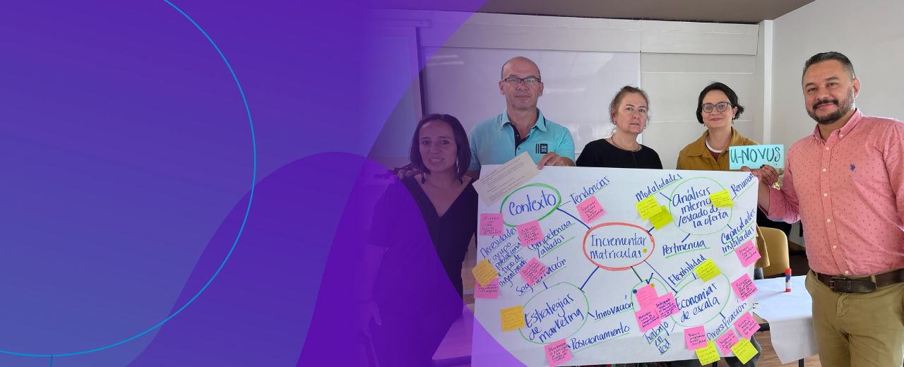 administrativos en taller de INNOVA UAM