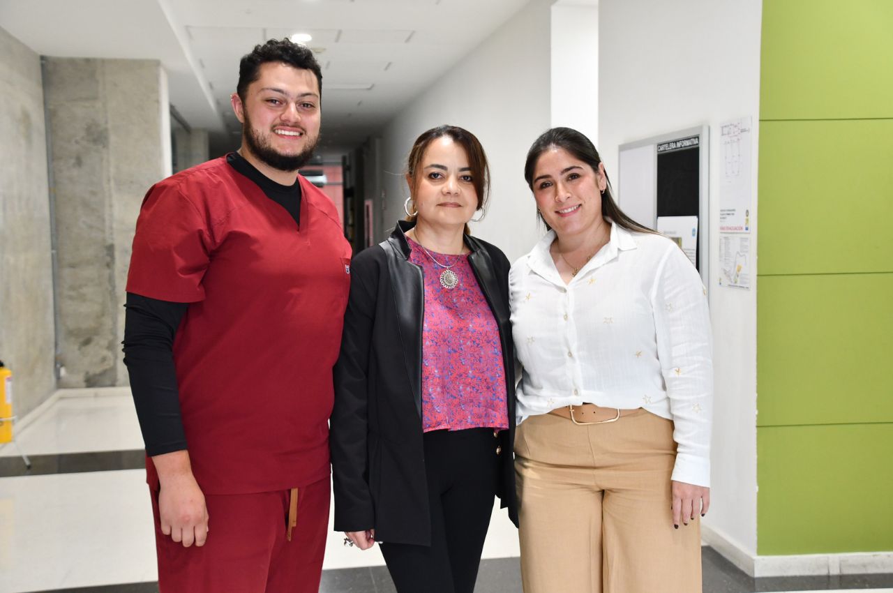 Estudiantes de Maestría en Neurorehabilitación UAM con su coordinadora Estudiantes de Maestría en Neurorehabilitación UAM con su coordinadora
