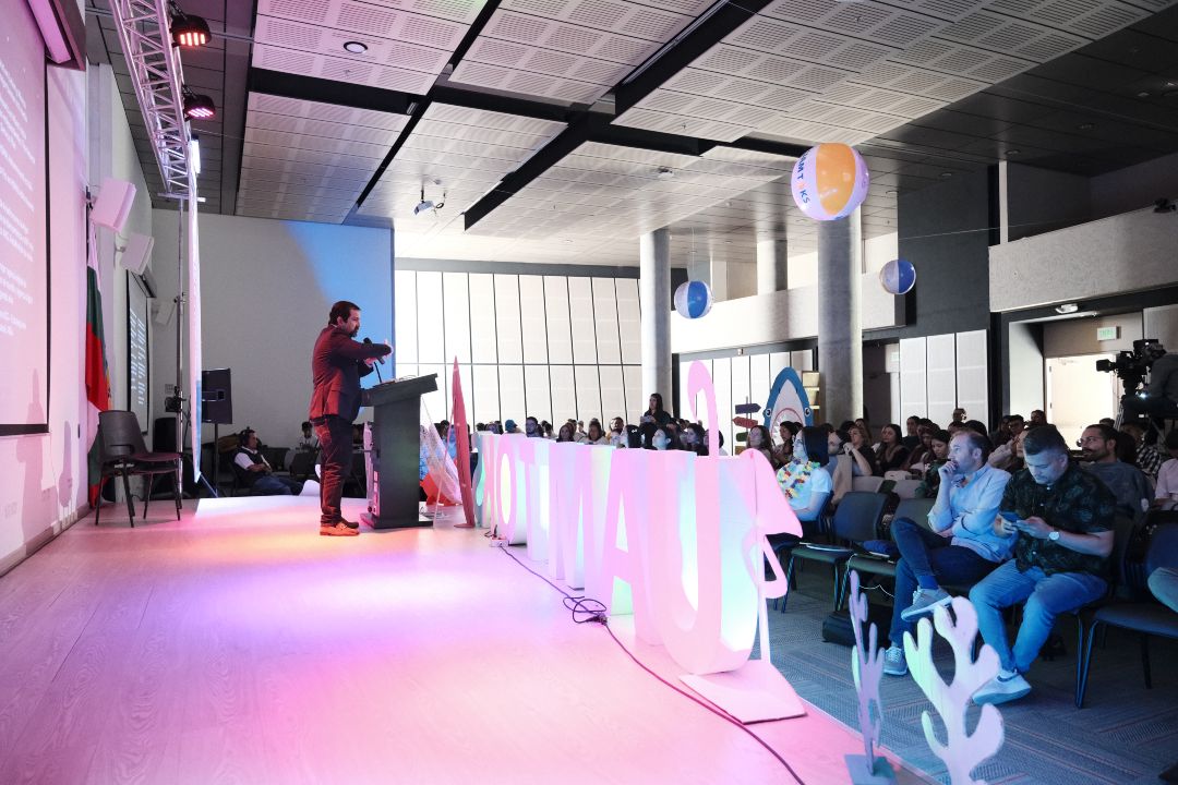 personas viendo ponencia en UAMtoks