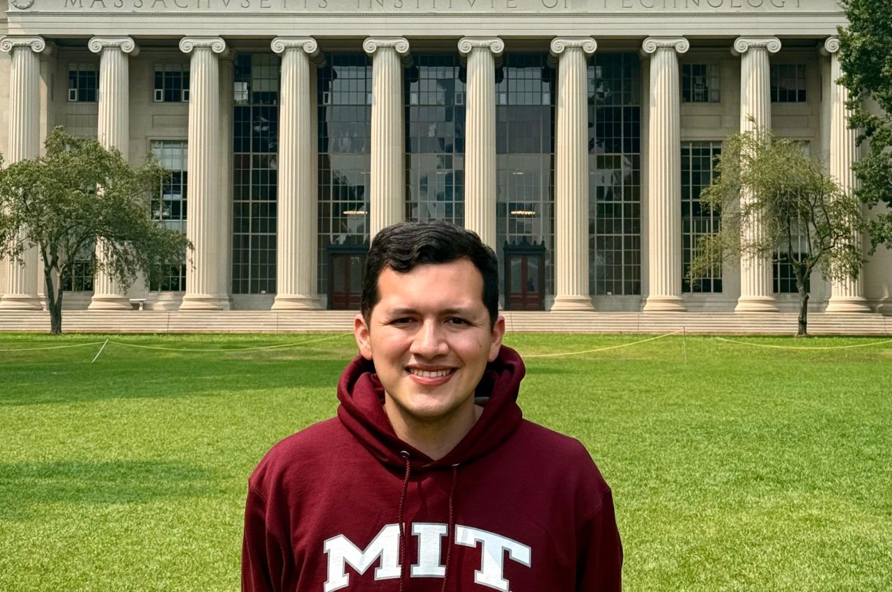 Graduado de Maestría en Ingeniería UAM en instalaciones del MIT