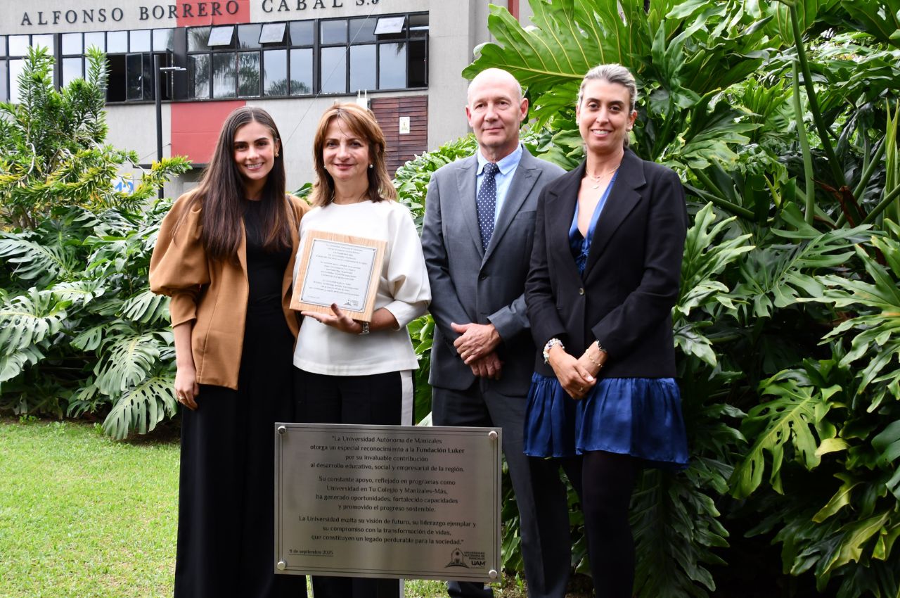Reconocimiento especial a la Fundación Luker como símbolo de gratitud y admiración. La UAM otorga reconocimiento especial a la Fundación Luker
