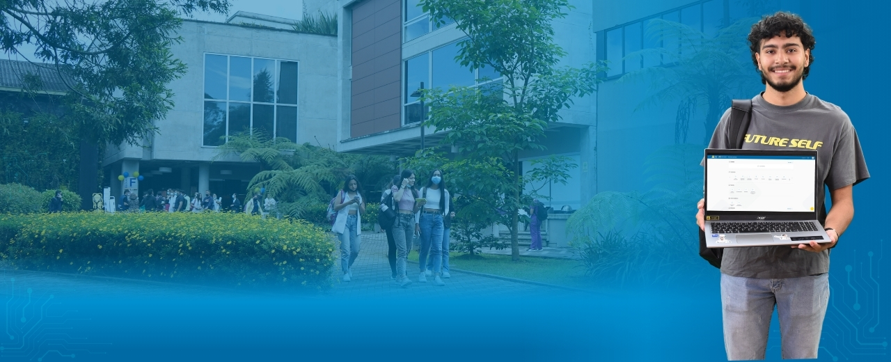 Estudiante muestra el nuevo portal académico