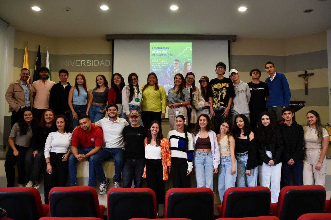 El programa de Economía UAM celebró el Día del Economista Estudiantes y docente de Economía UAM en el Día del Economista