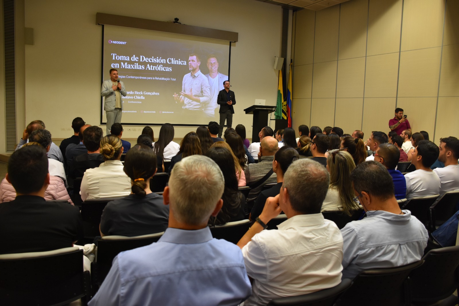 Actualización en odontología con conferencia internacional sobre maxilas atróficas