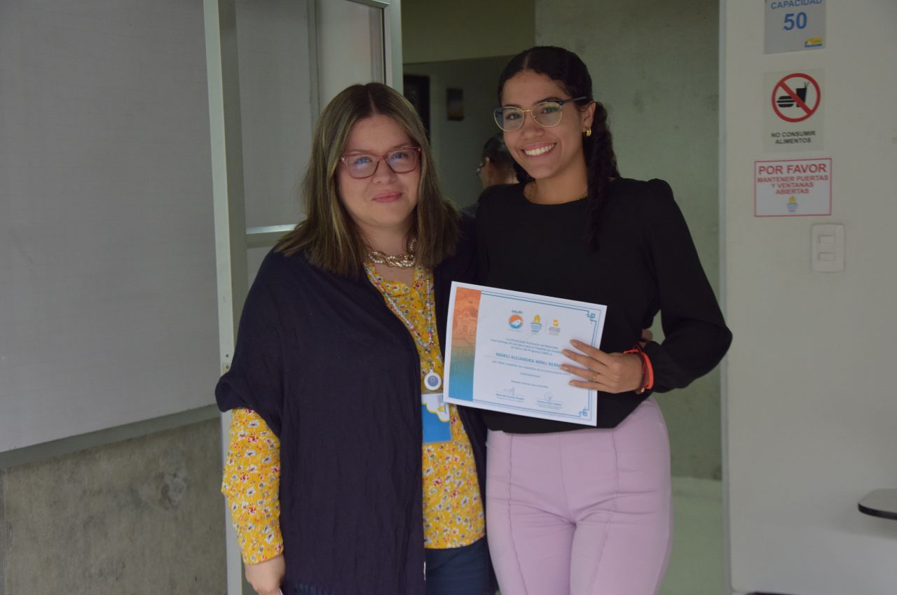 Beca Delfín para la estudiante de Ingeniería Biomédica