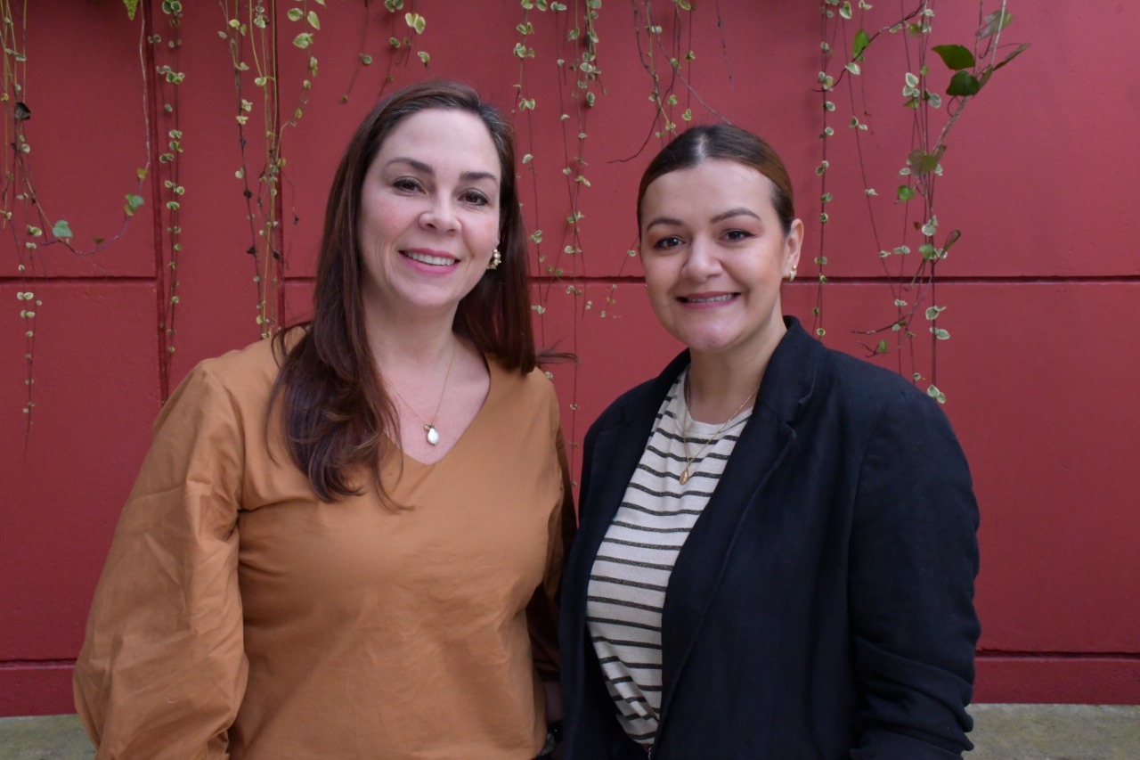 Becas para Ángela María de la Roche Cadavid y Bibiana Carolina Sánchez Gutiérrez