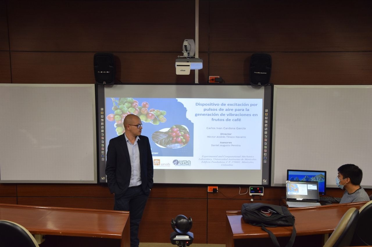 Carlos Iván Cardona García, estudiante de la  Maestría en Ingeniería 