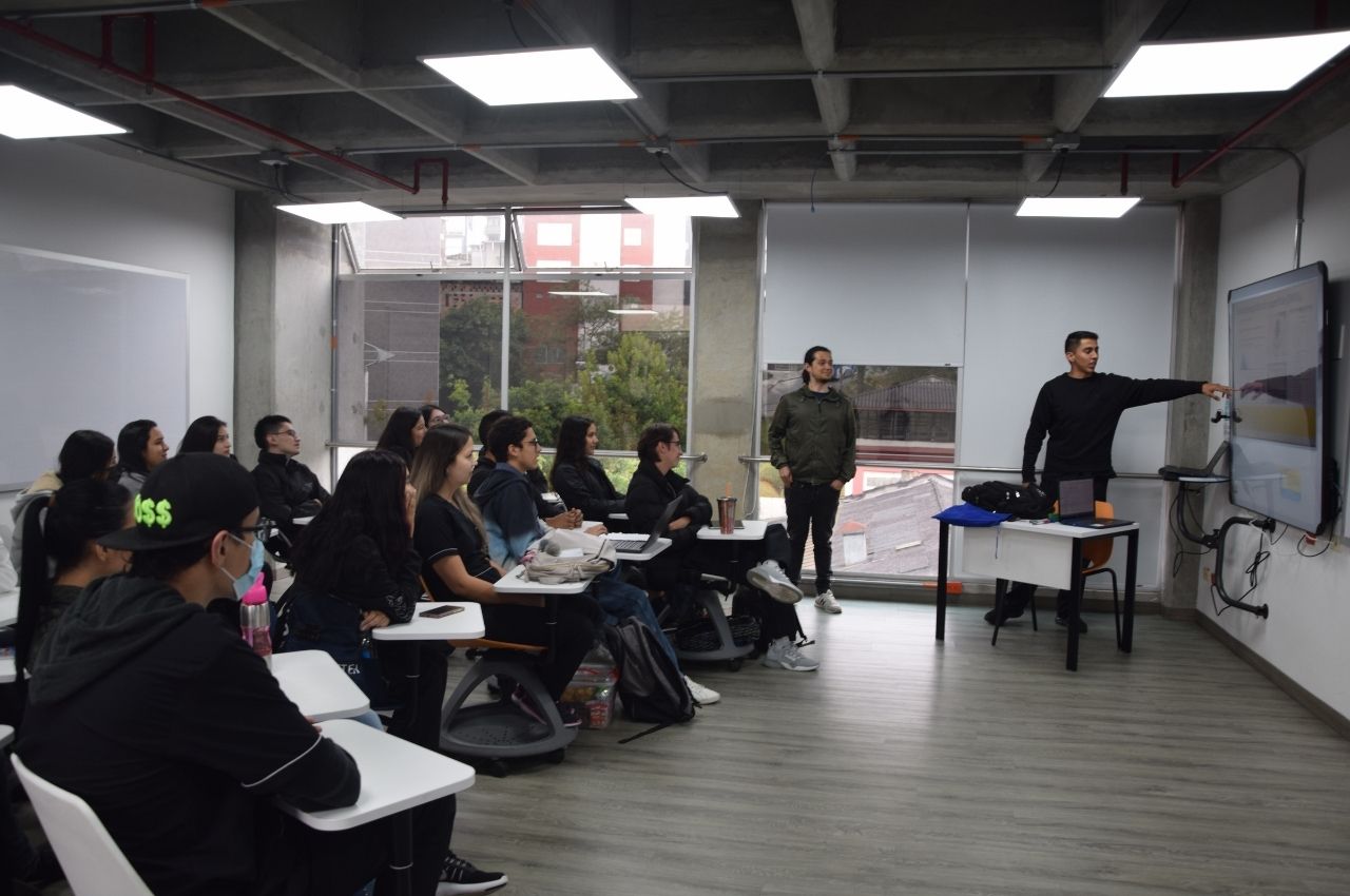 Carlos Andrés Sánchez Cruz, estudiante de Ingeniería Biomédica del programa de Paz y Competitividad