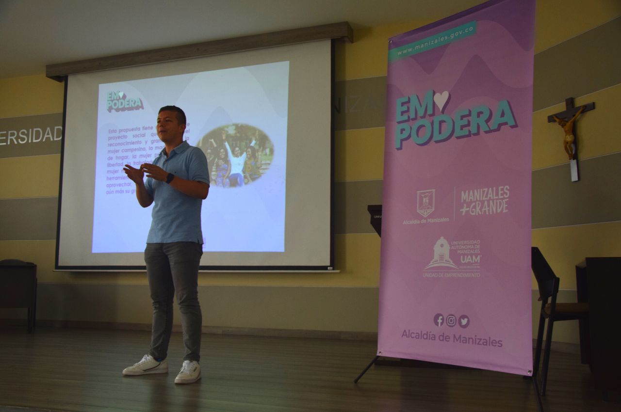 El programa Empodera busca empoderar a más de 60 mujeres del municipio de Manizales en temas de emprendimiento, en grupos focalizados tales como: Madres cabeza de hogar, mujeres privadas de la libertad, mujeres rurales y emprendedoras adscritas a la Secretaría.