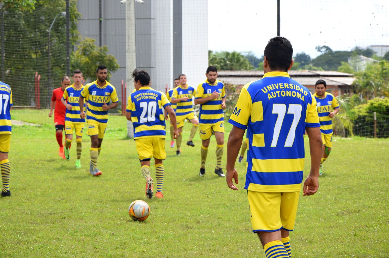 Equipo de futbol de funcionarios se destaca en el ámbito local