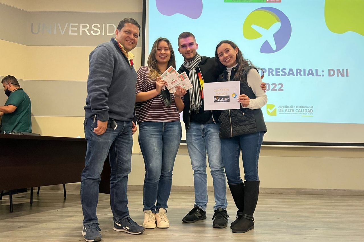 Erika Maria Muñoz Bañol, Sebastian Salazar, Juan Diego Arenas Y Karen Melissa Benitez.
